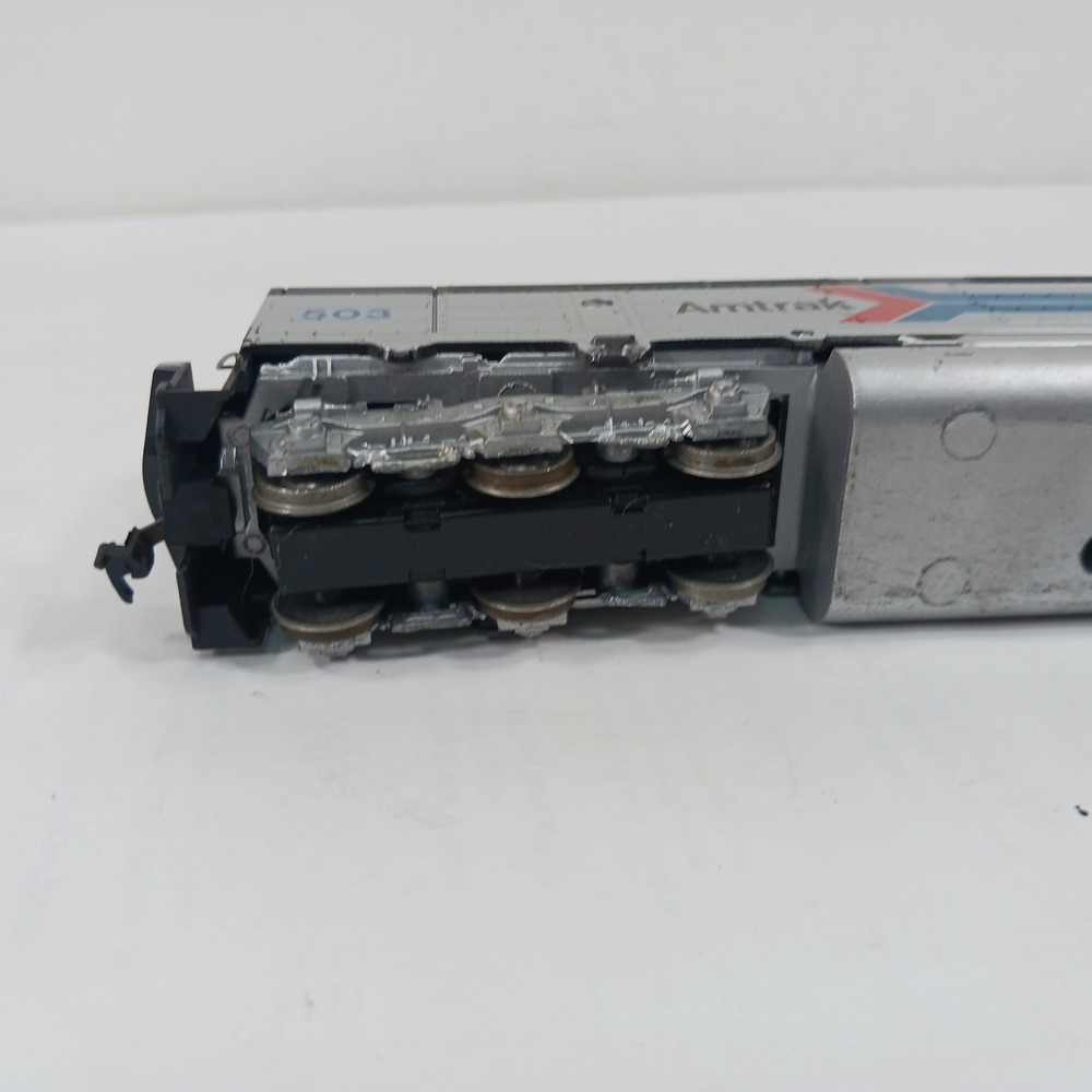 Amtrak HO Scale Model Train Set Locomotive 503 and 3 Passenger Cars Silver - Picture 16 of 16